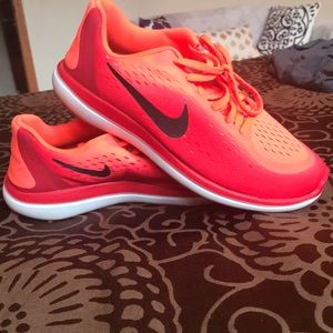 Nike girls running shoes